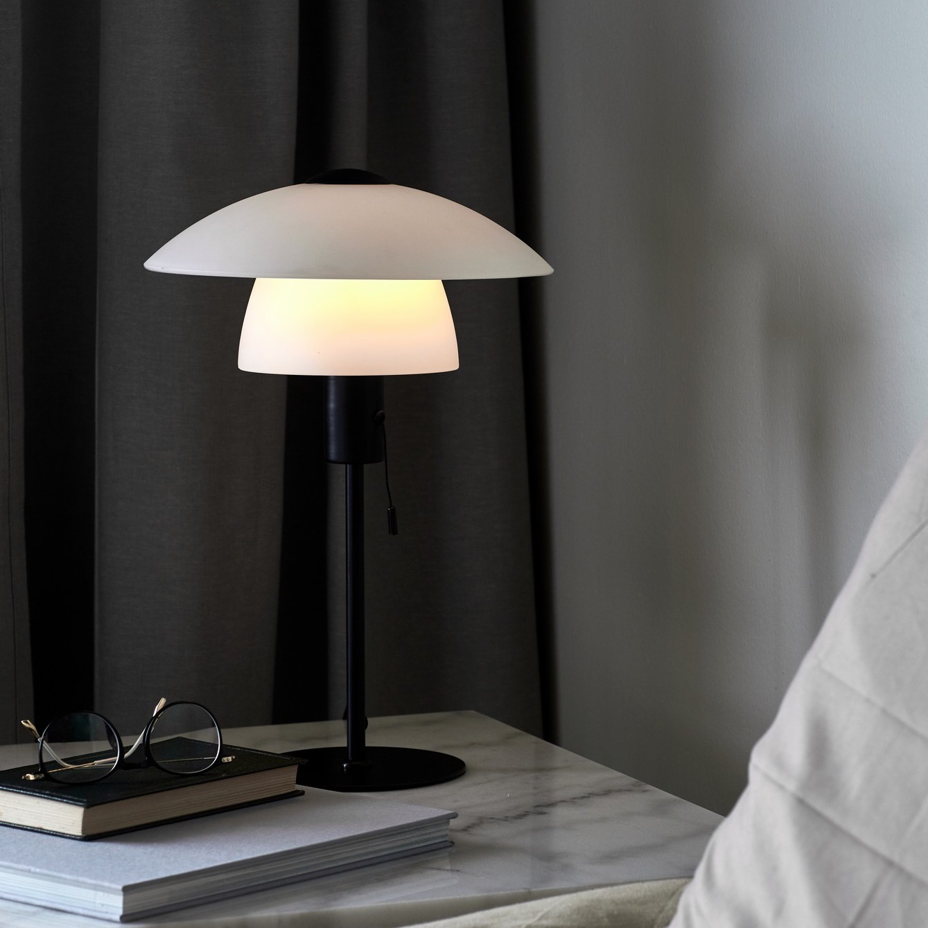 Nordlux Verona - lampe à poser - Ø 27,5 x - blanc opale et noir