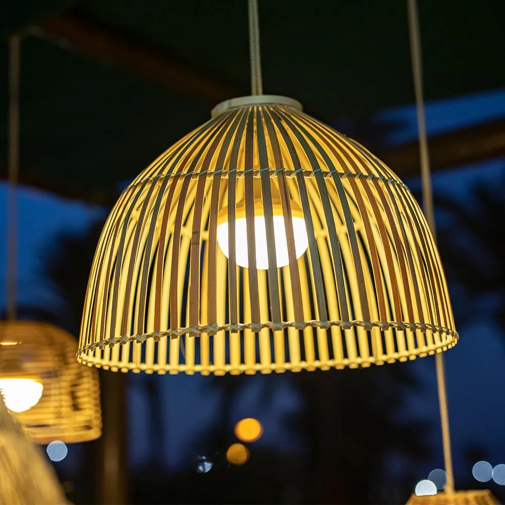 New Garden Reona - lampe suspendue d"extérieur avec source lumineuse rechargeable et télécommande - Ø 43,5 x - 9W LED inclus - IP54 - rotin