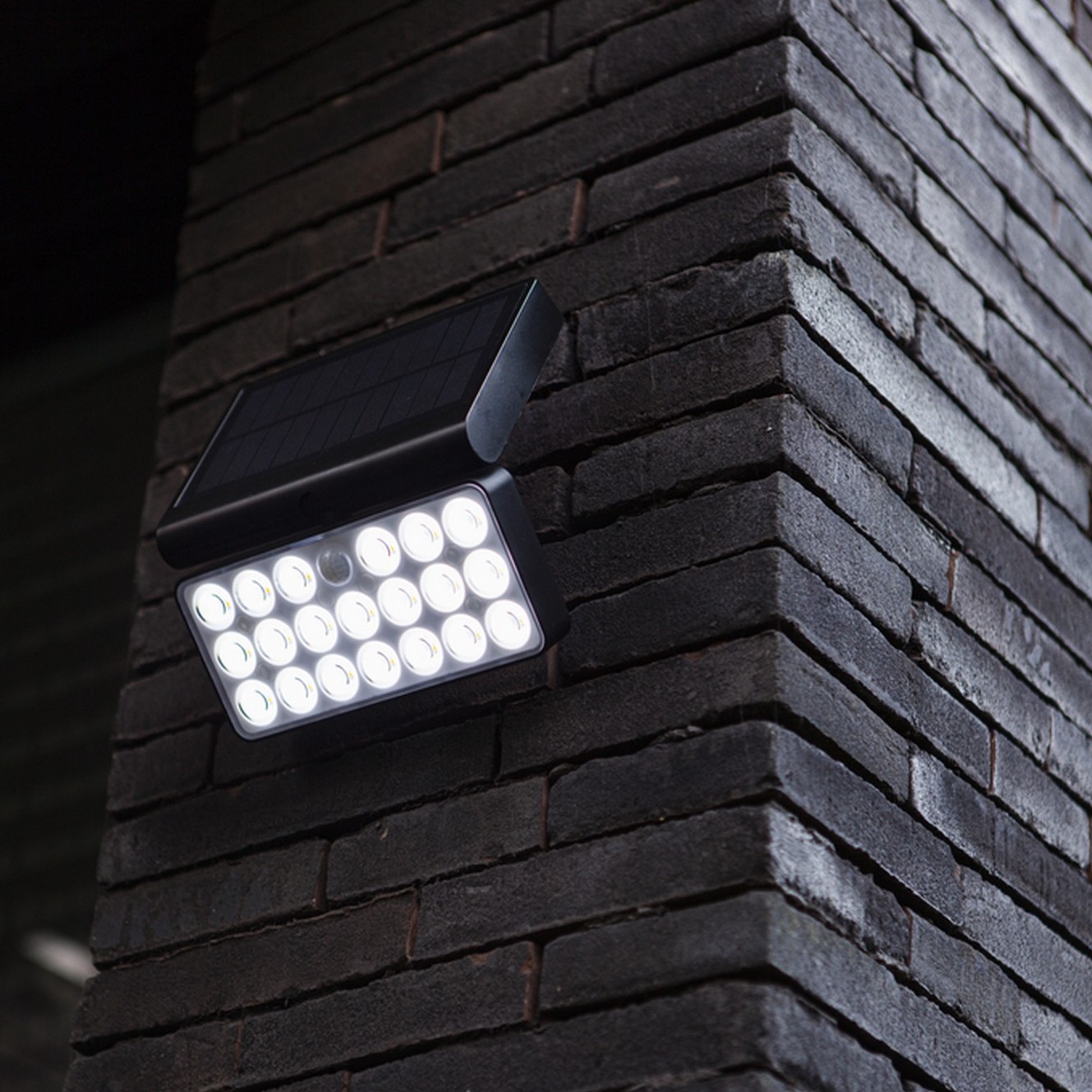 Lutec Tuda - applique solaire extérieure avec détecteur de mouvement - smart lighting - Lutec Connect - 18 x 11,1 x 19,2 cm - 8,5W LED inclus - IP44 - noir