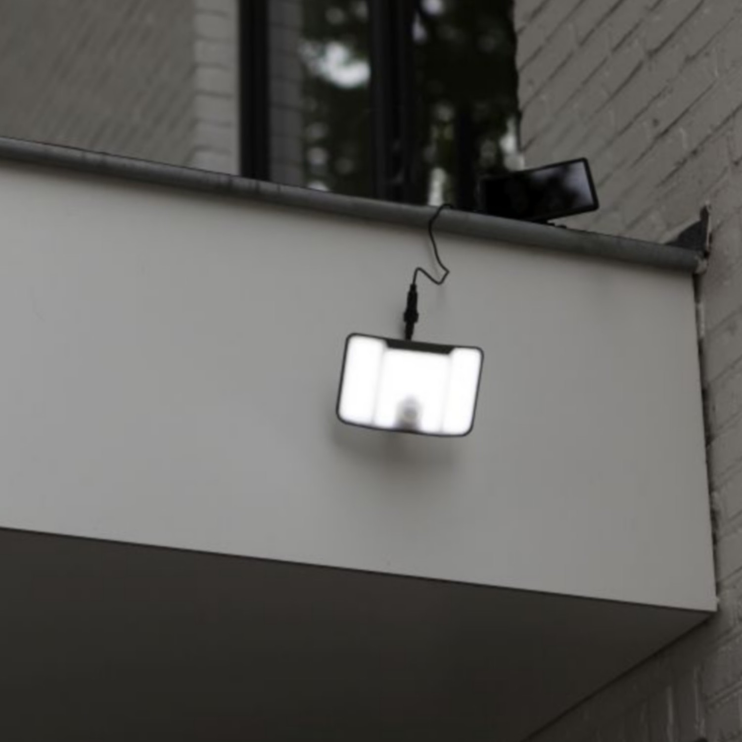 Lutec Kombo - spot solaire avec capteur - ,2 x 8,9 cm - 6W LED inclus - IP44 - noir