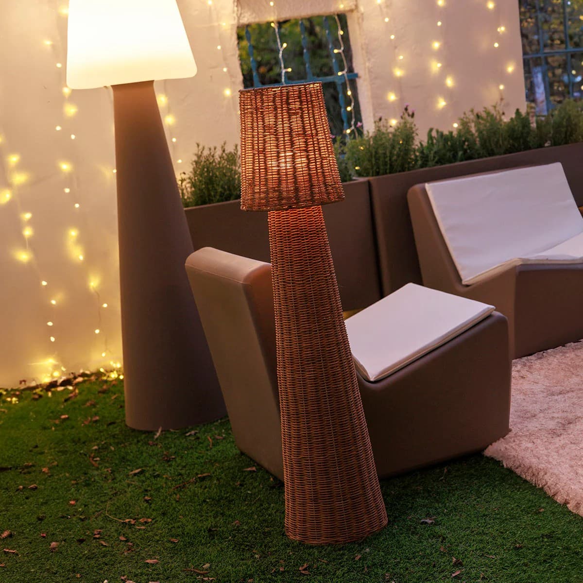 New Garden Lola 110 Nature - lampadaire avec source lumineuse rechargeable - Ø cm - 9W LED inclus - dimmable avec télécommande - IP54 - rotin