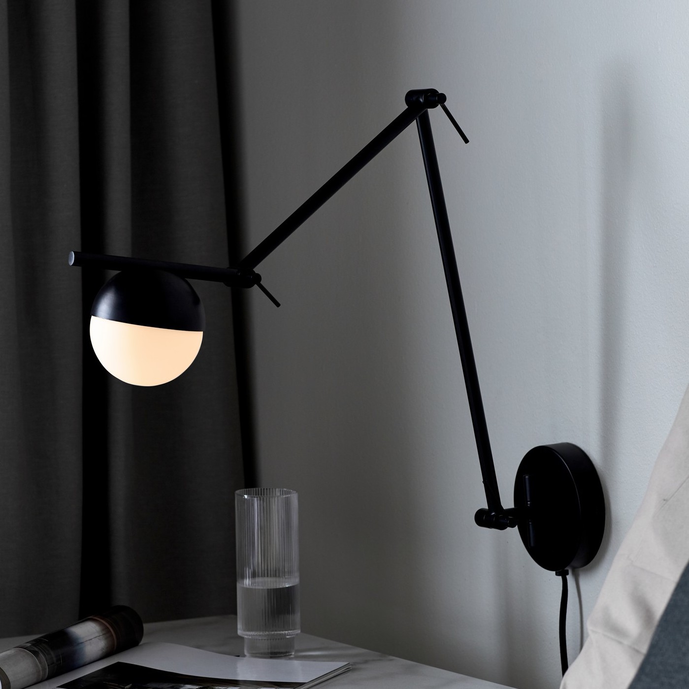 Nordlux Contina - plafonnier/mural avec interrupteur - 73,6 x 12,5 x 37,2 cm - noir et blanc opale