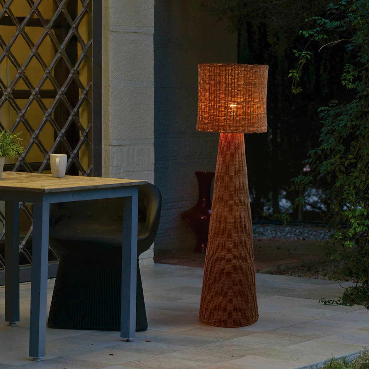 New Garden Grace 140 Nature - lampadaire avec source lumineuse rechargeable - Ø cm - 9W LED inclus - dimmable avec télécommande - IP54 - rotin