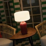 New Garden Phoebe 45 - lampe de table rechargeable à énergie solaire et à batterie avec télécommande - Ø 27,8 x 40,7 cm - RGB + blanc 5W LED inclus - IP65 - bordeaux