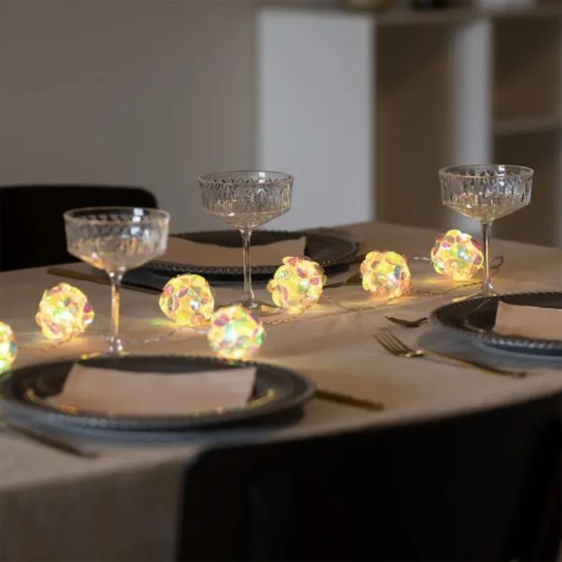 Konstsmide éclairage de Noël - guirlande lumineuse décorative à piles - 165 cm - 10 lampes LED incluses - multicolore