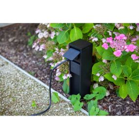 Lutec Mains - poteau avec prises - 8 x 8 x 31 cm - IP54 - noir mat - prises de terre à 2 pôles (version française et belge)
