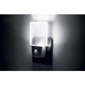 Veilleuse à led intégrée - veilleuse - 11,4 x 6,5 x 7,6 cm - avec capteur jour et nuit + détecteur de mouvement - blanc et transparent