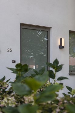 Lutec Cuba - applique murale extérieure avec détecteur de mouvement et caméra - smart lighting - Lutec Connect - 9,2 x 19,5 x 32,5 cm - 17,3W LED inclus - IP44 - gris foncé