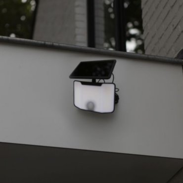 Lutec Kombo - spot solaire avec capteur - 16 x 10,2 x 8,9 cm - 6W LED inclus - IP44 - noir