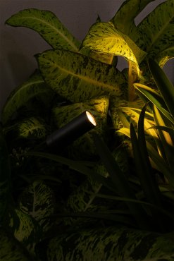 Faro Seth - spot de sol sur piquet avec prise - Ø 4 x 8,5 x 28 cm - 6W LED inclus - IP44 - noir