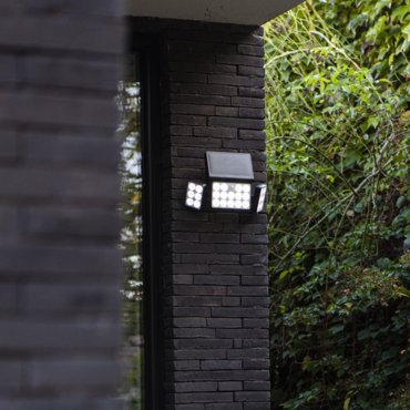 Lutec Tuda - applique solaire extérieure avec détecteur de mouvement - éclairage intelligent - Lutec Connect - 32,1 x 11,7 x 20,9 cm - 13W LED inclus - IP44 - noir