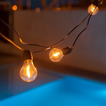 New Garden Allegra - guirlande lumineuse solaire - guirlande de 8m dont 3m de cordon - 10 ampoules LED incluses - IP44 - noir