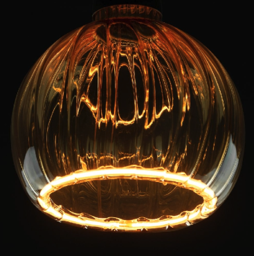 Segula Ampoule LED - Globe flottant droit - Ø 15 x 18,5 cm - E27 - 6W dimmable - 1900K - ambre