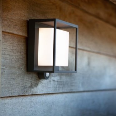 Lutec Curtis - Applique solaire extérieure avec détecteur de mouvement - 19 x 16,5 x 9,5 cm - 3W LED inclus - IP54 - gris foncé