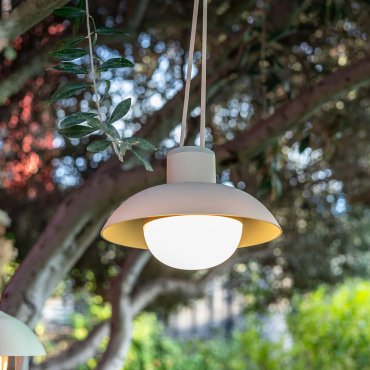 New Garden Syros - lampe suspendue à batterie rechargeable avec télécommande - Ø 20 x 9,5 cm - 9W dimmable LED inclus - IP54 - beige