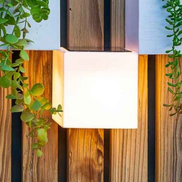 New Garden Wally - applique solaire avec télécommande - 12 x 12 x 12 cm - 5W LED inclus - IP65 - blanc - couleur de lumière blanc chaud