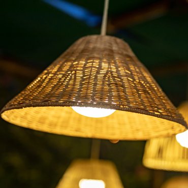 New Garden Calobra - lampe suspendue avec source lumineuse rechargeable et télécommande - 9W LED dimmable inclus - Ø 38 x 318 cm - IP54 - marron