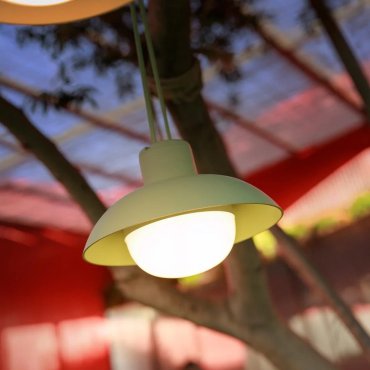 New Garden Syros - lampe suspendue à batterie rechargeable avec télécommande - Ø 20 x 9,5 cm - 9W dimmable LED inclus - IP54 - vert