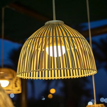 New Garden Reona - lampe suspendue d'extérieur avec source lumineuse rechargeable et télécommande - Ø 43,5 x 300 cm - 9W LED inclus - IP54 - rotin