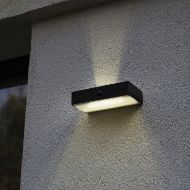 Lutec Fadi - applique solaire extérieure avec détecteur de mouvement - smart lighting - Lutec Connect - 18 x 10,5 x 4,3 cm - 5W LED inclus - IP54 - noir