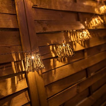 New Garden Carina - guirlande lumineuse - guirlande de 3,3 mètres dont 1,5 mètre de cordon - 10 ampoules LED incluses - IP44 - bois