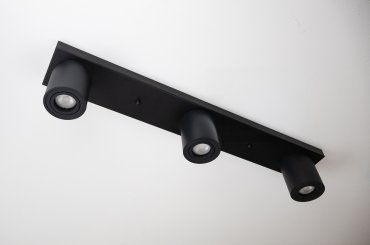 MODÈLE D’EXPOSITION - Gozzano – plafonnier – 130 x 10 x 11,5 cm – noir