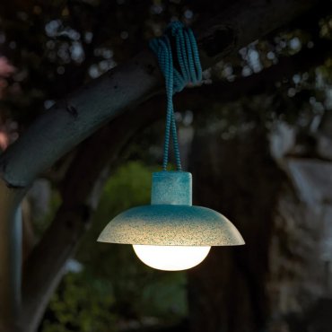 New Garden Syros - lampe suspendue à batterie rechargeable avec télécommande - Ø 20 x 9,5 cm - 9W dimmable LED inclus - IP54 - bleu recyclé