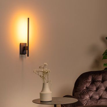 Lucide Finan - applique murale avec prise de charge USB - 8 x 14,2 x 48 cm - 6W LED inclus - noir