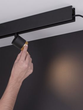 Nova Luce Ultra Slim - spot sur rail - faisceau réglable de 15 à 36 degrés - Ø 4,5 cm - 5W DALI dimmable LED inclus - noir et or